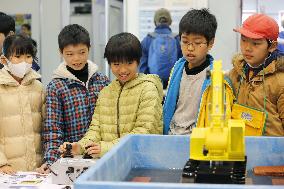 Children enjoy exhibit at int'l eco-tech fair in Kawasaki, Japan