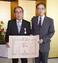 Late Korean student's father receives decoration from Japan