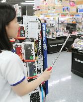Selfie stick restrictions spread in Japan