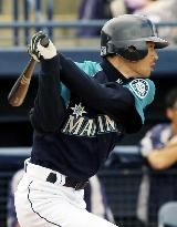 Ichiro 1-for-5 in Mariners' preseason exhibition with Cubs
