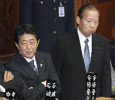 Abe eyes replacing injured LDP secretary general with veteran Nikai