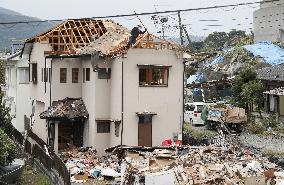 Kumamoto marks 6 months after quakes, rebuilding homes remains issue
