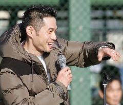 Ichiro encourages kids at hometown baseball event