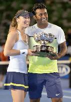 Hingis, Paes win Australian Open doubles