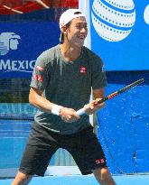 Nishikori practices for tournament in Mexico