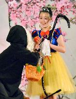 Woman with hearing disorder performs as "Little Snow White" in Pyongyang