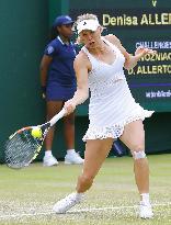 Wozniacki plays 2nd-round match at Wimbledon