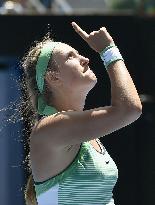 Azarenka reaches Australian Open q'finals after straight-sets win