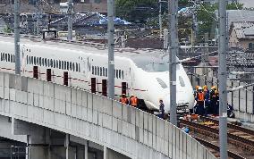 Removal of derailed shinkansen trains to start