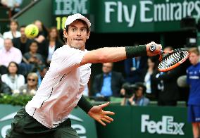 Tennis: Murray survives 2nd-round scare