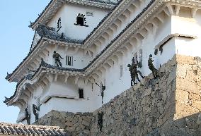 Cleaning of Himeji Castle ahead of New Year