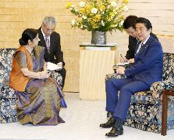 Japan's Abe, Indian External Affairs Minister Swaraj
