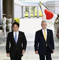 Japan, U.S. defense chiefs