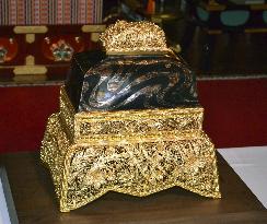 Master craftsman dedicates incense burner to temple