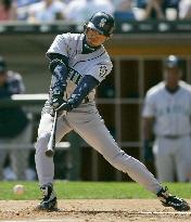 Ichiro goes 3-for-4 against White Sox