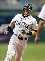 Ichiro homers on 1,000th major league appearance