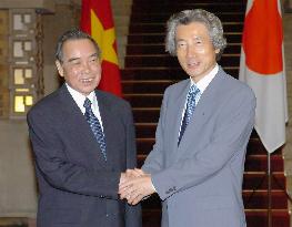 Koizumi meets Vietnamese premier