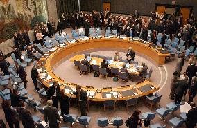 U.N. adopts resolution demanding Syrian cooperation in Hariri pr
