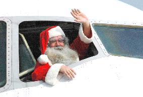 Santa Claus arrives in Osaka