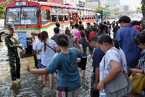 Flooding continues to spread in Bangkok