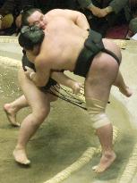 Asashoryu clinches 20th title at New Year sumo