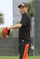 Ichiro works out during Marlines spring training