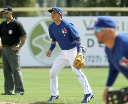 Kawasaki plays second base in intrasquad game