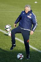 Halilhodzic leads training camp