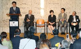 Abe remembers Japanese-Americans at L.A. monument, museum
