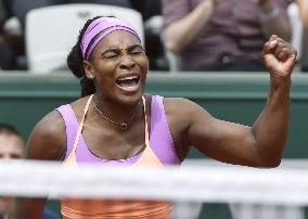 S. Williams survives at French Open