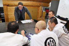 Sushi chefs in Kanazawa learn English from native speaker