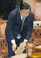 Abe aide apologizes for remarks on security bills
