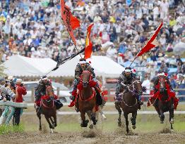 Traditional "horse-chasing" festival in Fukushima Prefecture