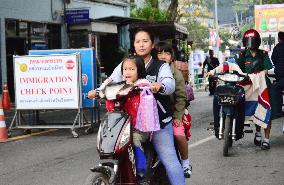 Cross-border commuting between Myanmar, Thailand