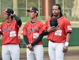 Former major league slugger Ramirez makes debut