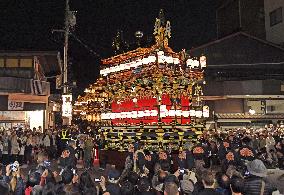 Takayama Festival begins in Gifu Pref.