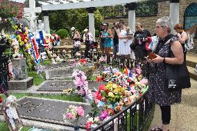 Fans visit Elvis Presley's grave ahead of 40th death anniversary