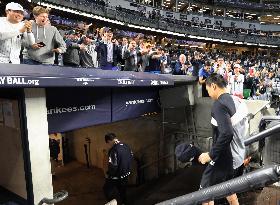 Yankees' Tanaka gets cheered off