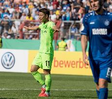 Football: Hannover's Asano