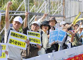 Protesters welcome new antibase Okinawa governor