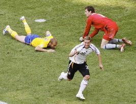 Germany beat 10-man Sweden 2-0 to advance to quarterfinals