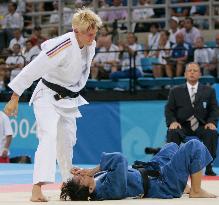 (1)Kusakabe denied gold in women's judo