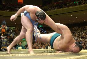 Kotooshu still the man to beat at Autumn sumo