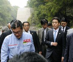 Maehara visits Yamba Dam site