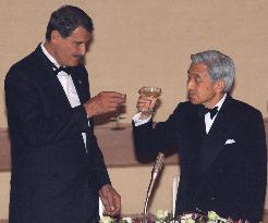 Emperor hosts dinner for Mexican president