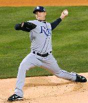 Game 5 of World Series suspended by rain, tied 2-2