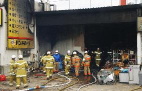 (2)3 dead, 8 injured in Don Quijote store fire, arson suspected