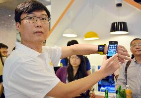 MediaTek explains wearable device at trade fair