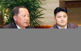 N. Korean nuclear chief speaks after meeting ex-U.S. officials