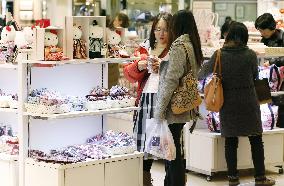 Sales up at Osaka dept stores during Chinese New Year holidays